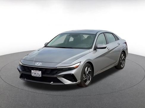 Used 2025 Hyundai Elantra Limited image 7