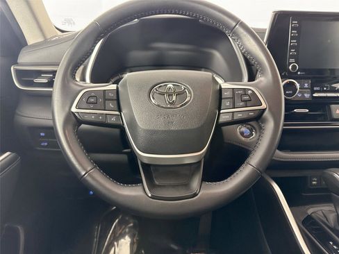 Certified 2022 Toyota Highlander XLE image 33