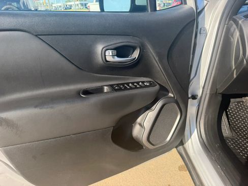 Used 2020 Jeep Renegade Altitude AWD/4WD image 73