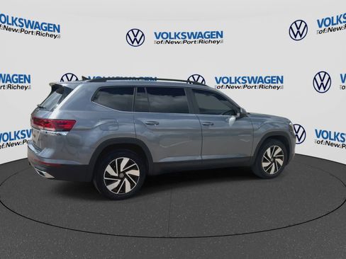 Used 2024 Volkswagen Atlas SE w/ Panoramic Sunroof Package FWD image 8