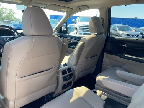 Used 2022 Honda Pilot Touring image 16