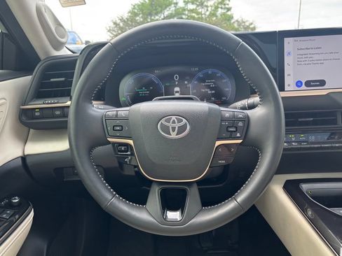 Used 2025 Toyota Crown AWD/4WD image 25
