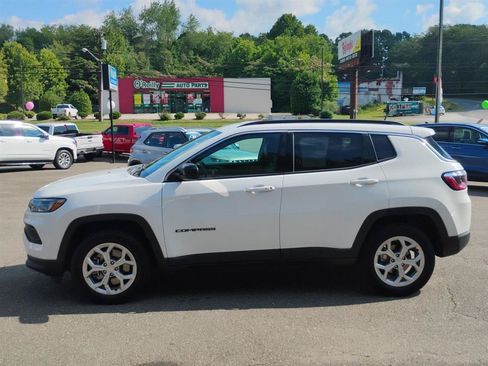 Used 2024 Jeep Compass Latitude AWD/4WD image 8