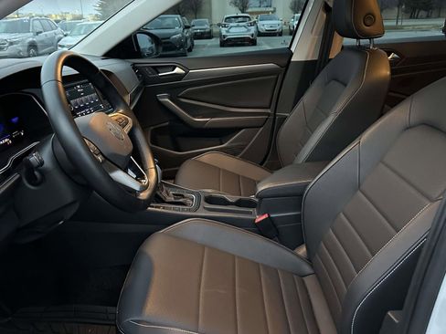 Used 2024 Volkswagen Jetta SE w/ Panoramic Sunroof Package image 10