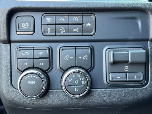 New 2026 Chevrolet Tahoe Premier w/ Sun And Tow Package AWD/4WD image 19
