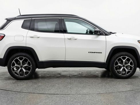 Used 2025 Jeep Compass Limited AWD/4WD image 11