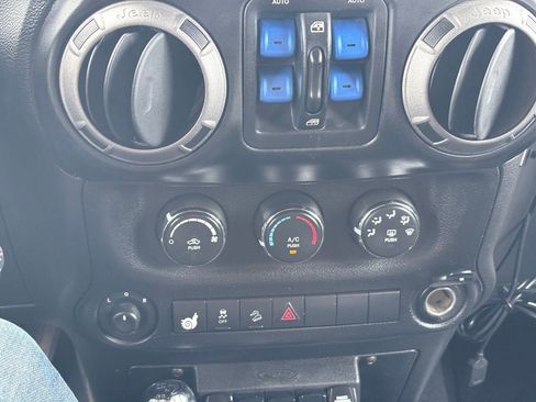 Used 2014 Jeep Wrangler Unlimited Sport w/ Quick Order Package 24S AWD/4WD image 10