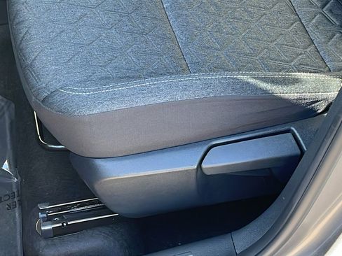 Used 2025 Nissan Kicks SV image 11