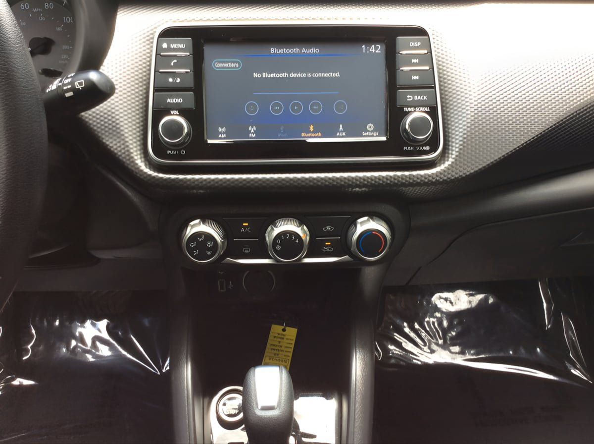 Used 2020 Nissan Kicks S FWD image 26