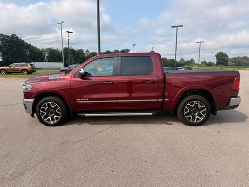 Used 2025 RAM 1500 Laramie AWD/4WD image 7