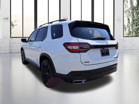 Used 2025 Honda Pilot Black Edition image 3