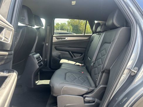 Certified 2025 Volkswagen Atlas Cross Sport SE AWD/4WD image 17