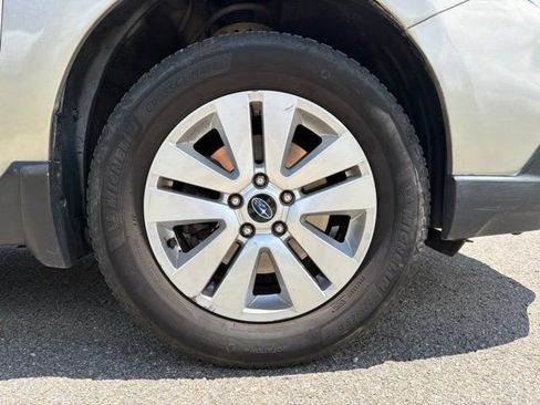 Used 2016 Subaru Outback 2.5i Premium AWD/4WD image 7