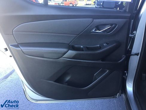 Used 2023 Chevrolet Traverse RS image 21