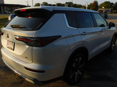New 2025 Mitsubishi Outlander SE image 5