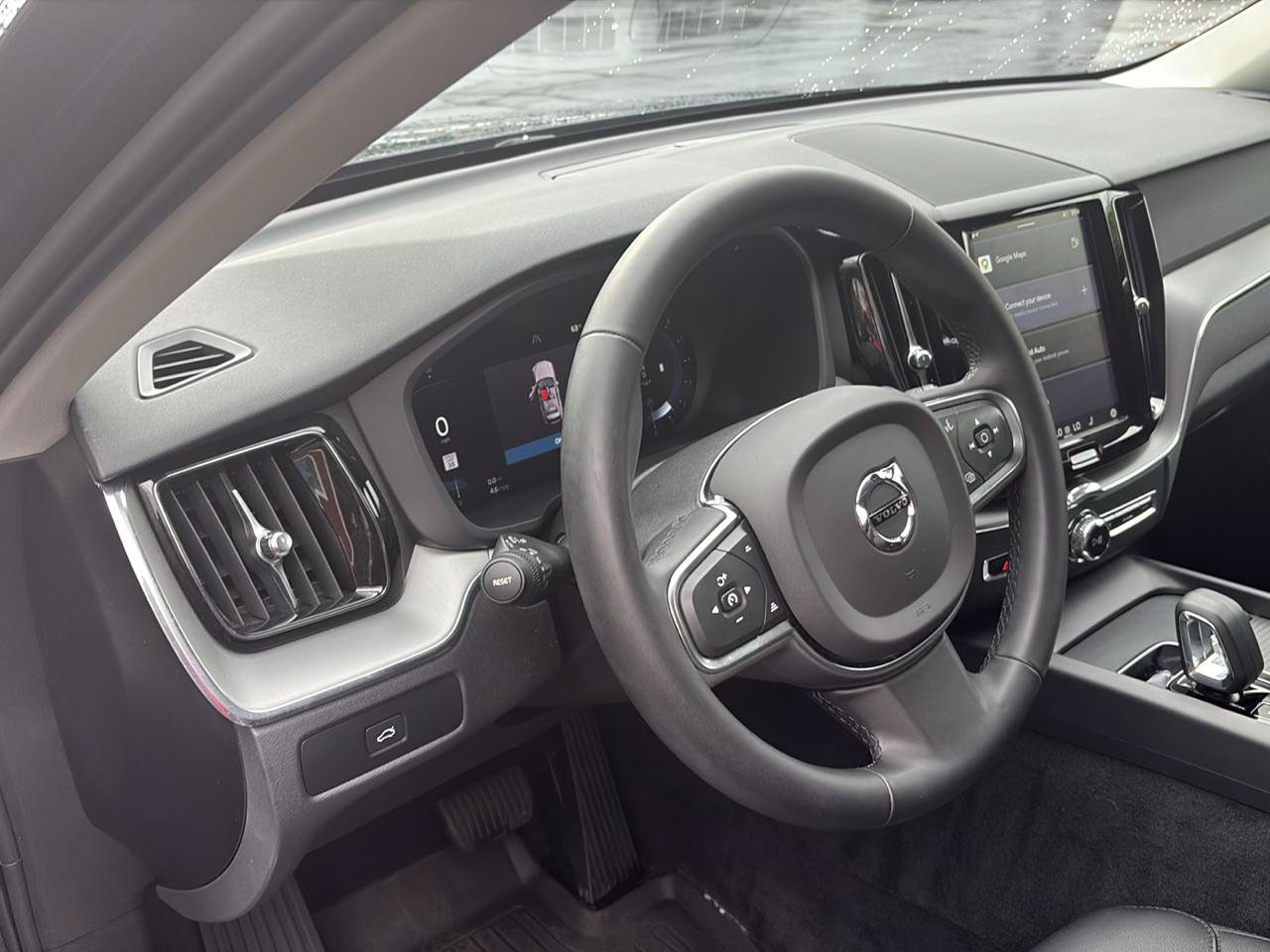 Used 2024 Volvo XC60 B5 Core w/ Protection Package Premier AWD/4WD image 8