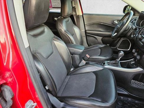 Used 2018 Jeep Compass Latitude FWD image 16