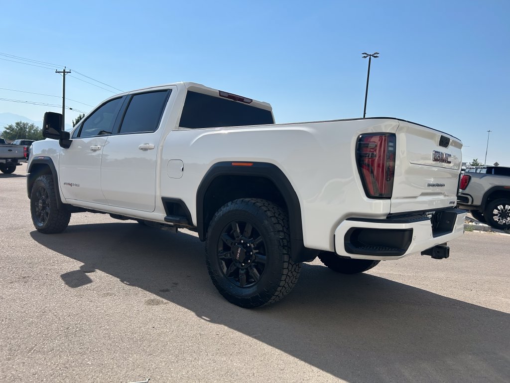 Used 2025 GMC Sierra 2500 AT4 AWD/4WD image 4