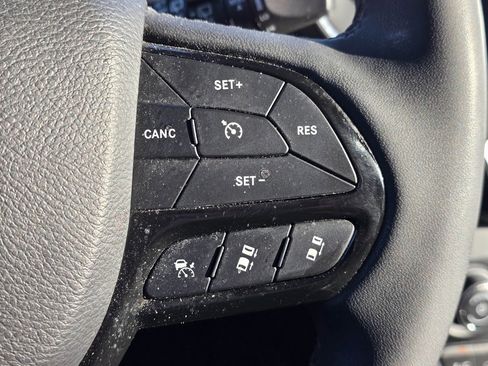 Used 2023 Jeep Cherokee Altitude Lux image 23