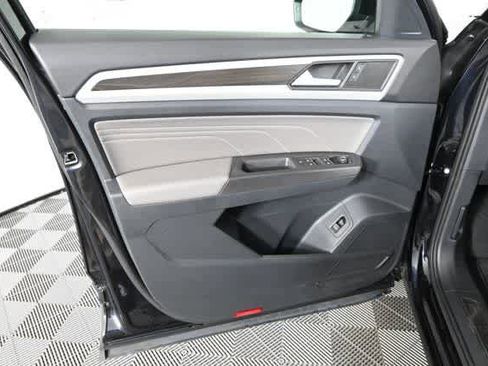 Certified 2022 Volkswagen Atlas SE w/ Panoramic Sunroof Package image 21