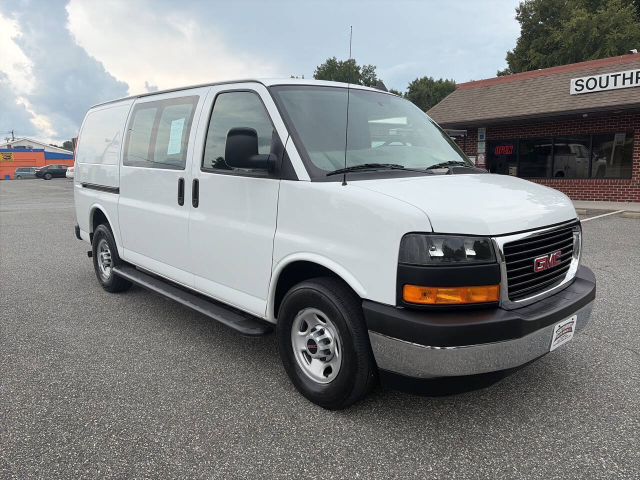Used 2019 GMC Savana 2500 w/ Driver Convenience Package RWD image 10