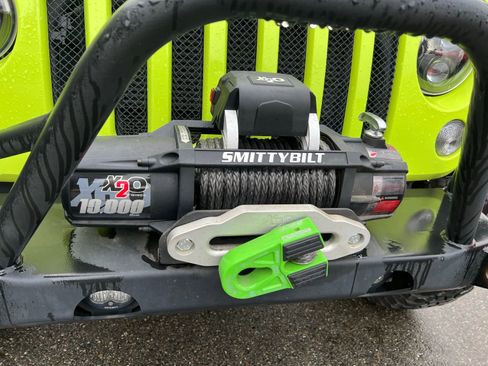 Used 2017 Jeep Wrangler Unlimited Rubicon w/ Connectivity Group image 8