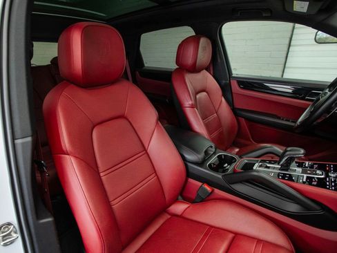 Used 2020 Porsche Cayenne S AWD/4WD image 19