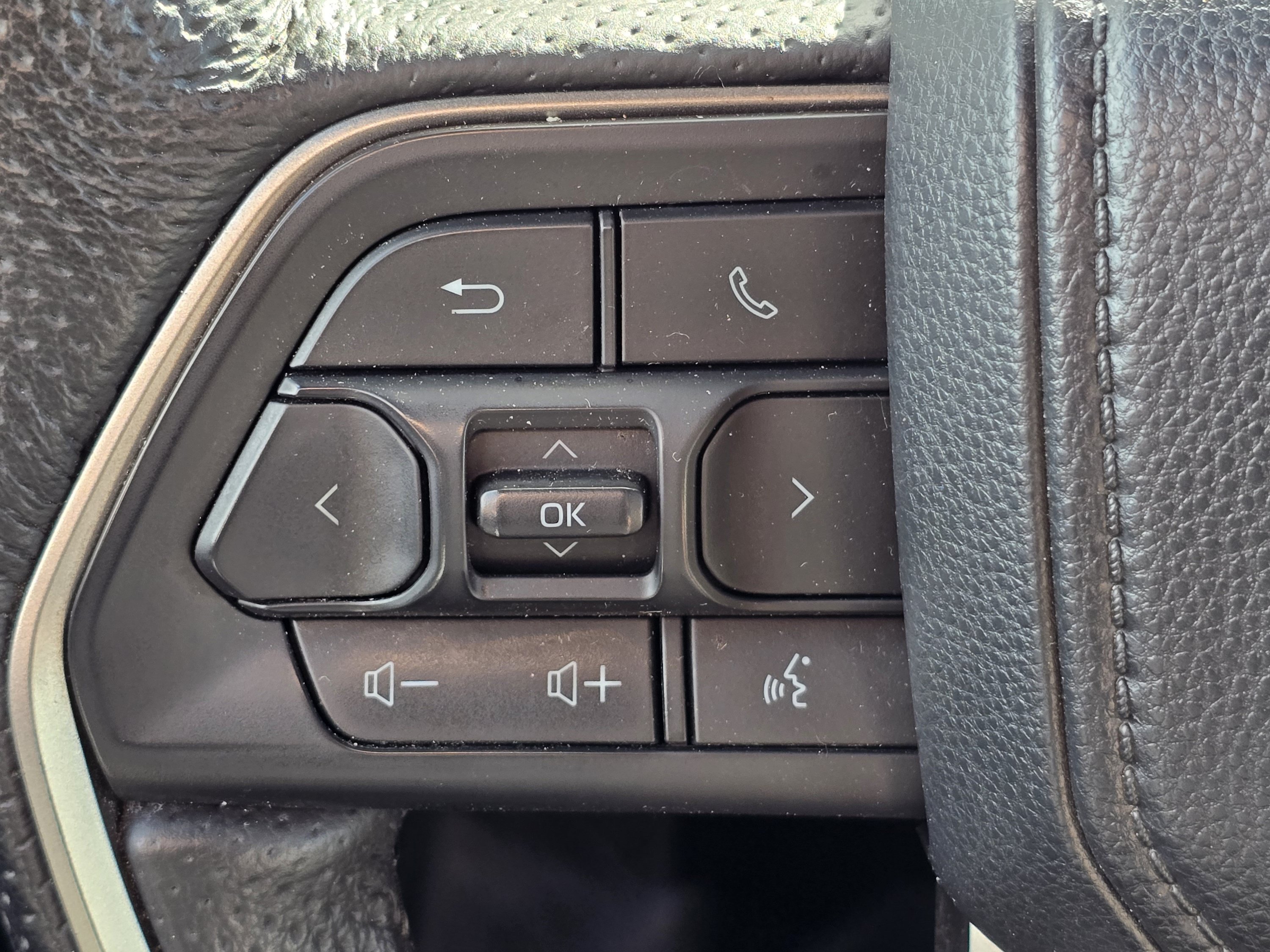 Used 2024 Toyota Tacoma SR5 AWD/4WD image 20