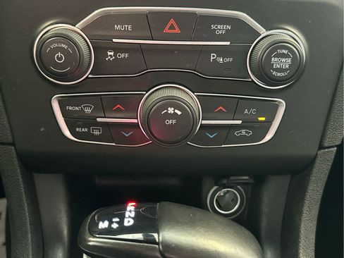Used 2023 Dodge Charger SXT image 36