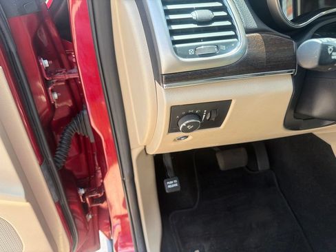 Used 2014 Jeep Grand Cherokee Limited w/ Trailer Tow Group IV AWD/4WD image 19