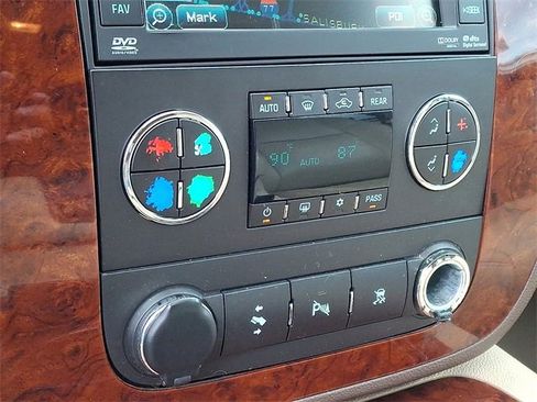 Used 2011 Chevrolet Suburban LTZ image 16