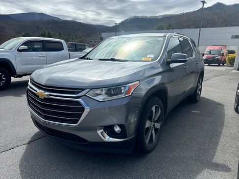 Used 2021 Chevrolet Traverse LT w/ LT Premium Package image 5