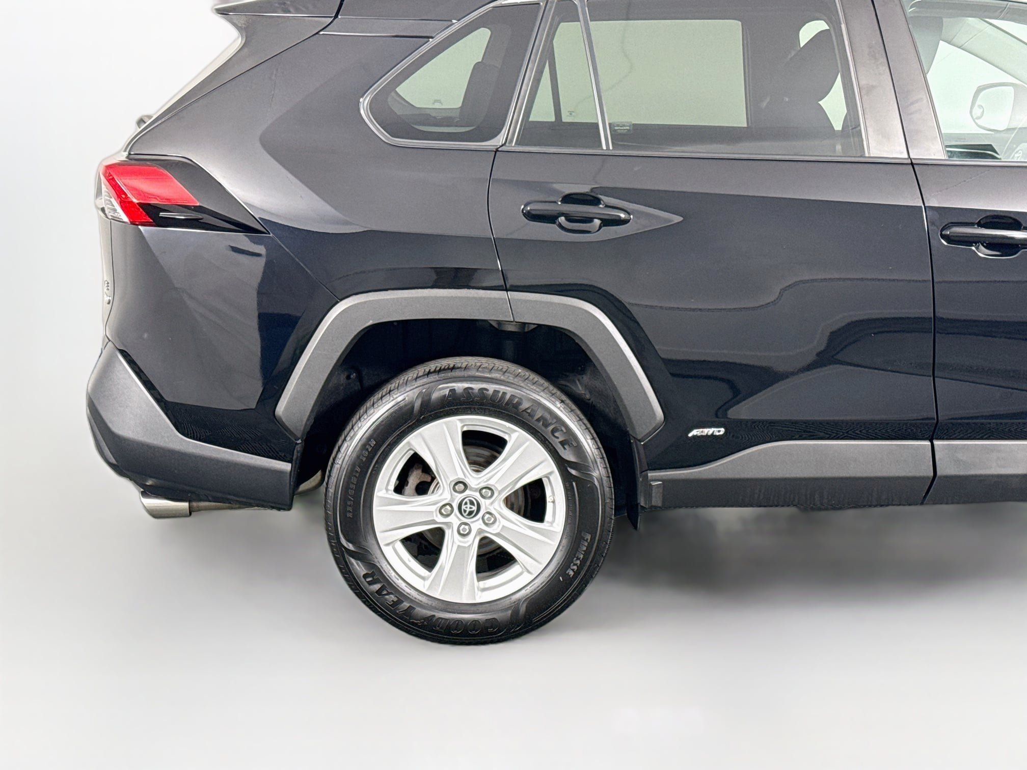 Used 2021 Toyota RAV4 LE AWD/4WD image 43