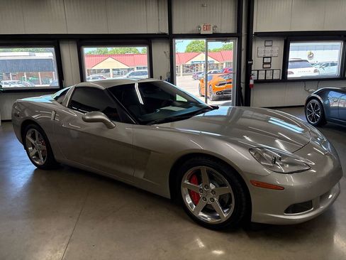 Used 2006 Chevrolet Corvette Coupe w/ Preferred Equipment Group RWD image 15