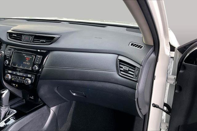 Certified 2020 Nissan Rogue SV FWD image 18
