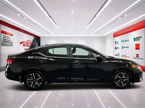 Used 2025 Nissan Sentra SV FWD image 9