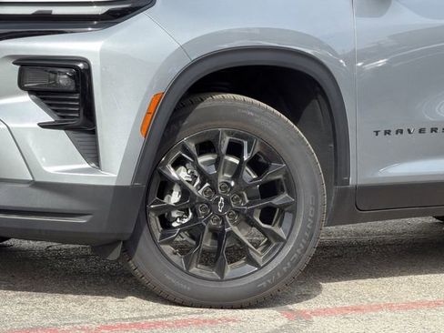 Certified 2025 Chevrolet Traverse LT w/ Midnight/Sport Edition image 8