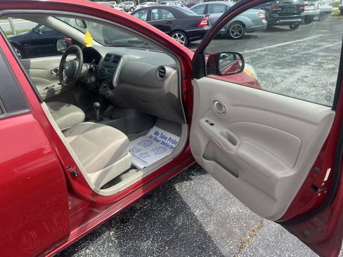 Used 2012 Nissan Versa SV image 12