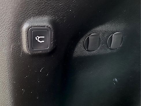 Used 2019 Jeep Cherokee Latitude Plus w/ Comfort/Convenience Group AWD/4WD image 30