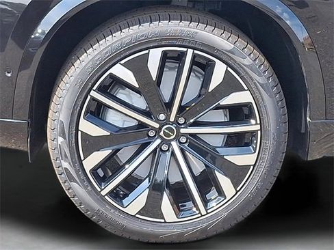 New 2026 Volvo XC90 B6 Plus w/ Protection Package Premier image 6