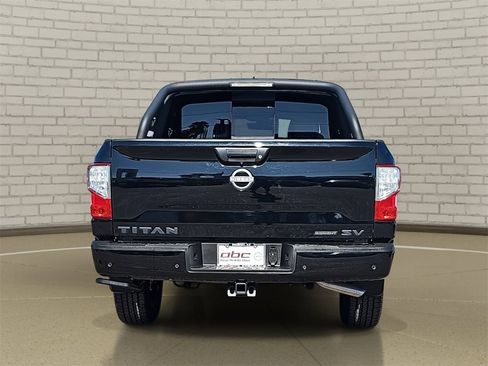 Used 2024 Nissan Titan SV image 6