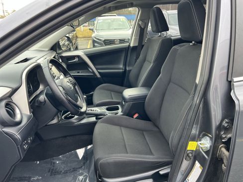 Used 2017 Toyota RAV4 XLE w/ Carpet Mat Package image 13
