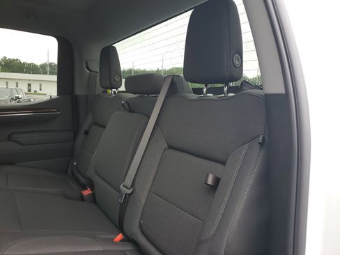 New 2025 GMC Sierra 1500 Elevation image 12