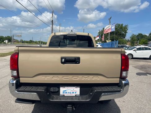 Used 2020 Toyota Tacoma SR5 RWD image 3