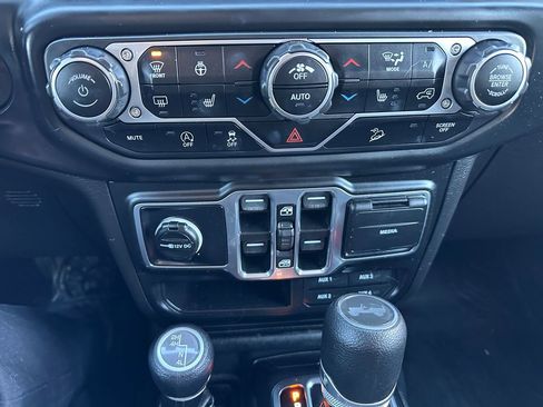 Used 2021 Jeep Wrangler Unlimited Sport image 17