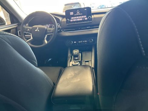 Used 2022 Mitsubishi Outlander ES image 26
