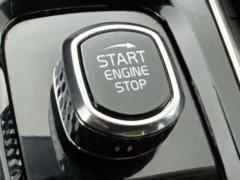 Used 2022 Volvo XC90 T6 Momentum w/ Advanced Package image 18