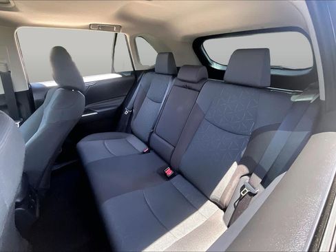 Used 2025 Toyota RAV4 XLE w/ Convenience Package FWD image 21