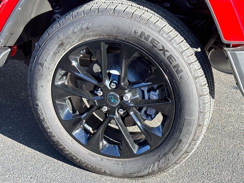 Used 2024 Jeep Wrangler Unlimited Sahara w/ Technology Group image 5