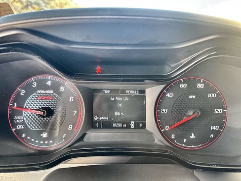 Used 2025 Chevrolet Trax RS w/ Sunroof Package FWD image 4